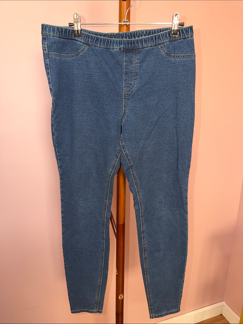 HUE Women's Dark Blue Pull-On Jeggings